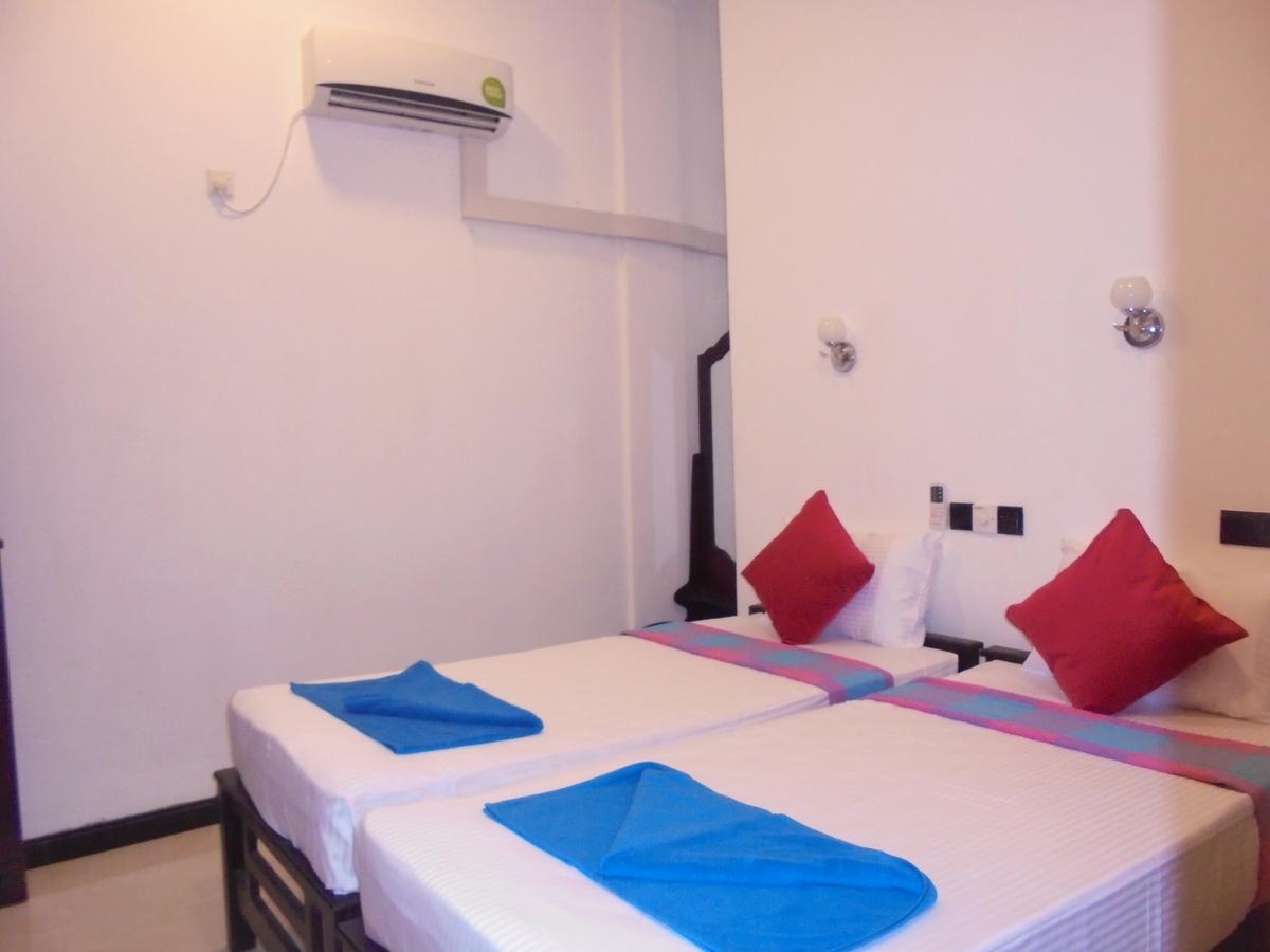 Surf Bay Resort Arugam Bay Buitenkant foto