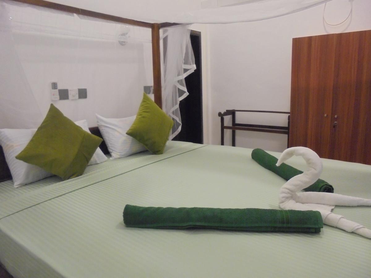 Surf Bay Resort Arugam Bay Buitenkant foto