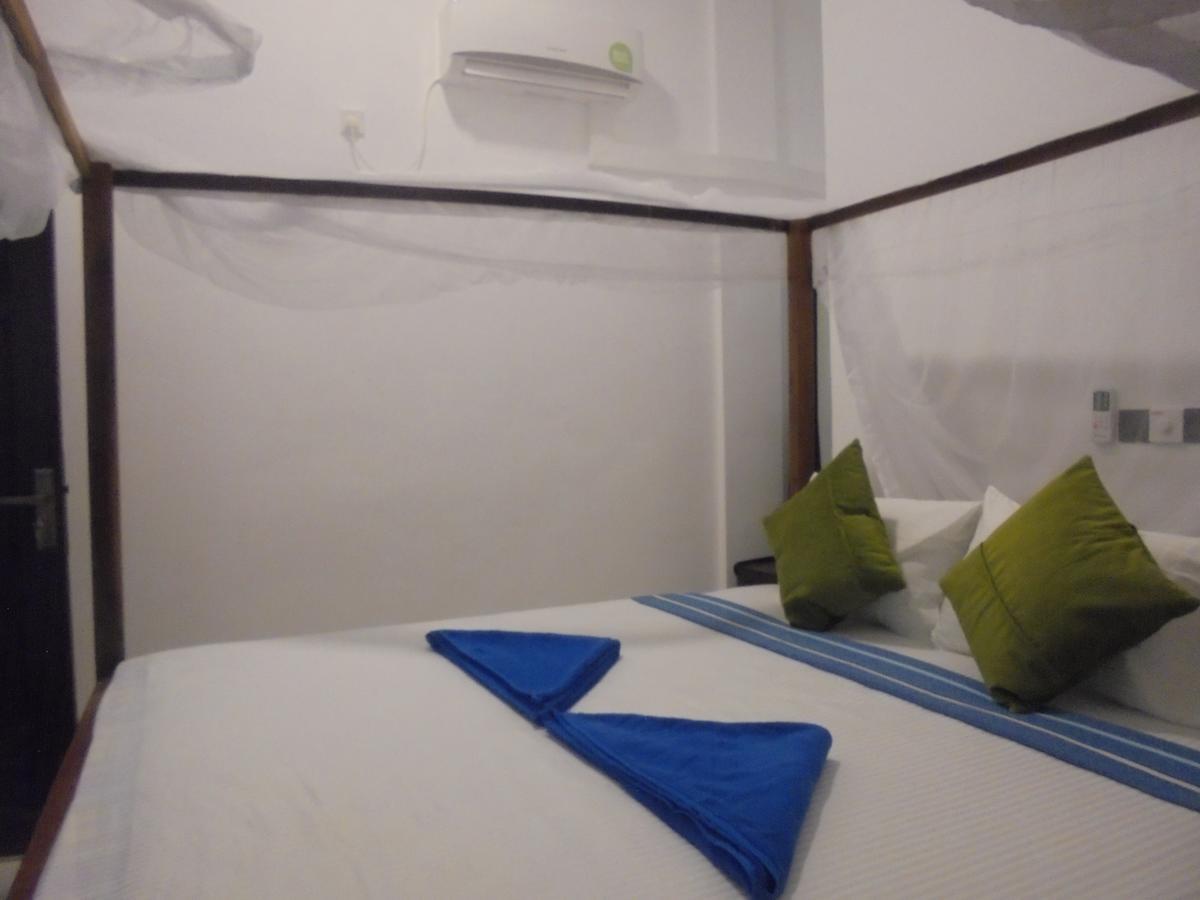 Surf Bay Resort Arugam Bay Buitenkant foto