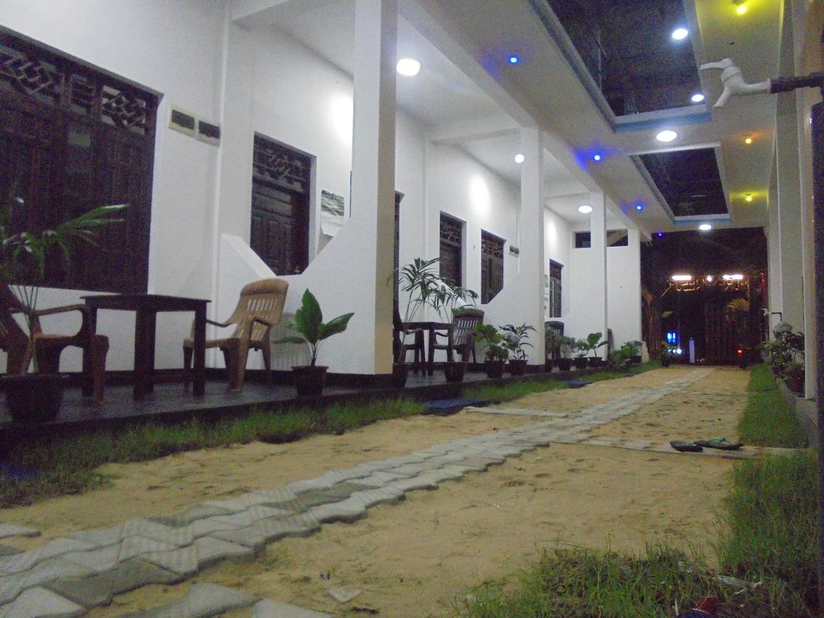 Surf Bay Resort Arugam Bay Buitenkant foto