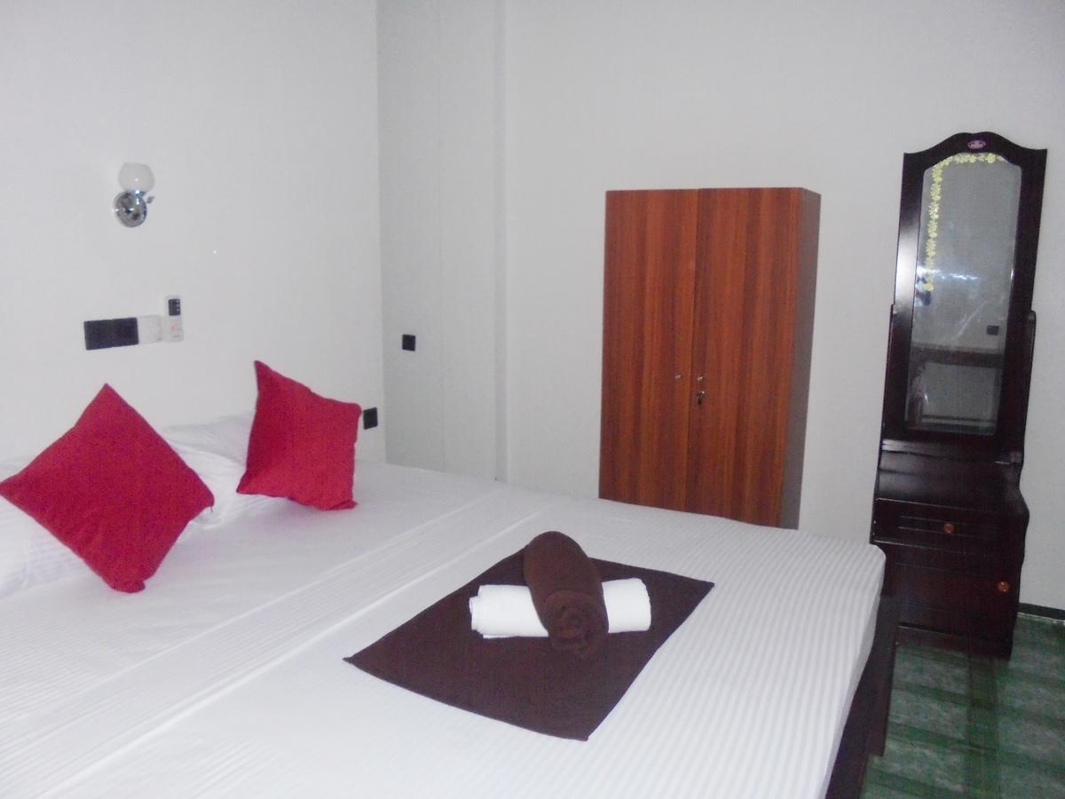 Surf Bay Resort Arugam Bay Buitenkant foto