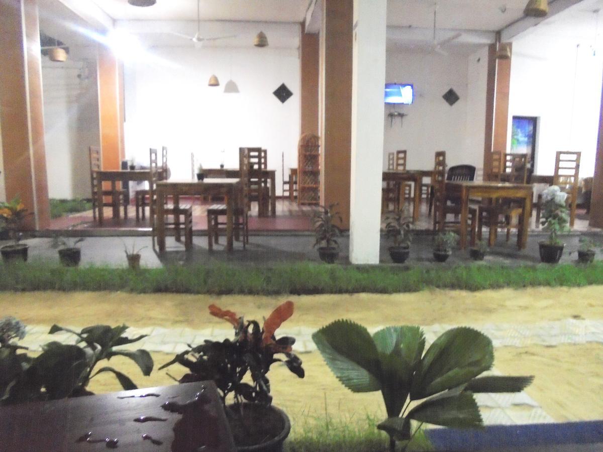 Surf Bay Resort Arugam Bay Buitenkant foto