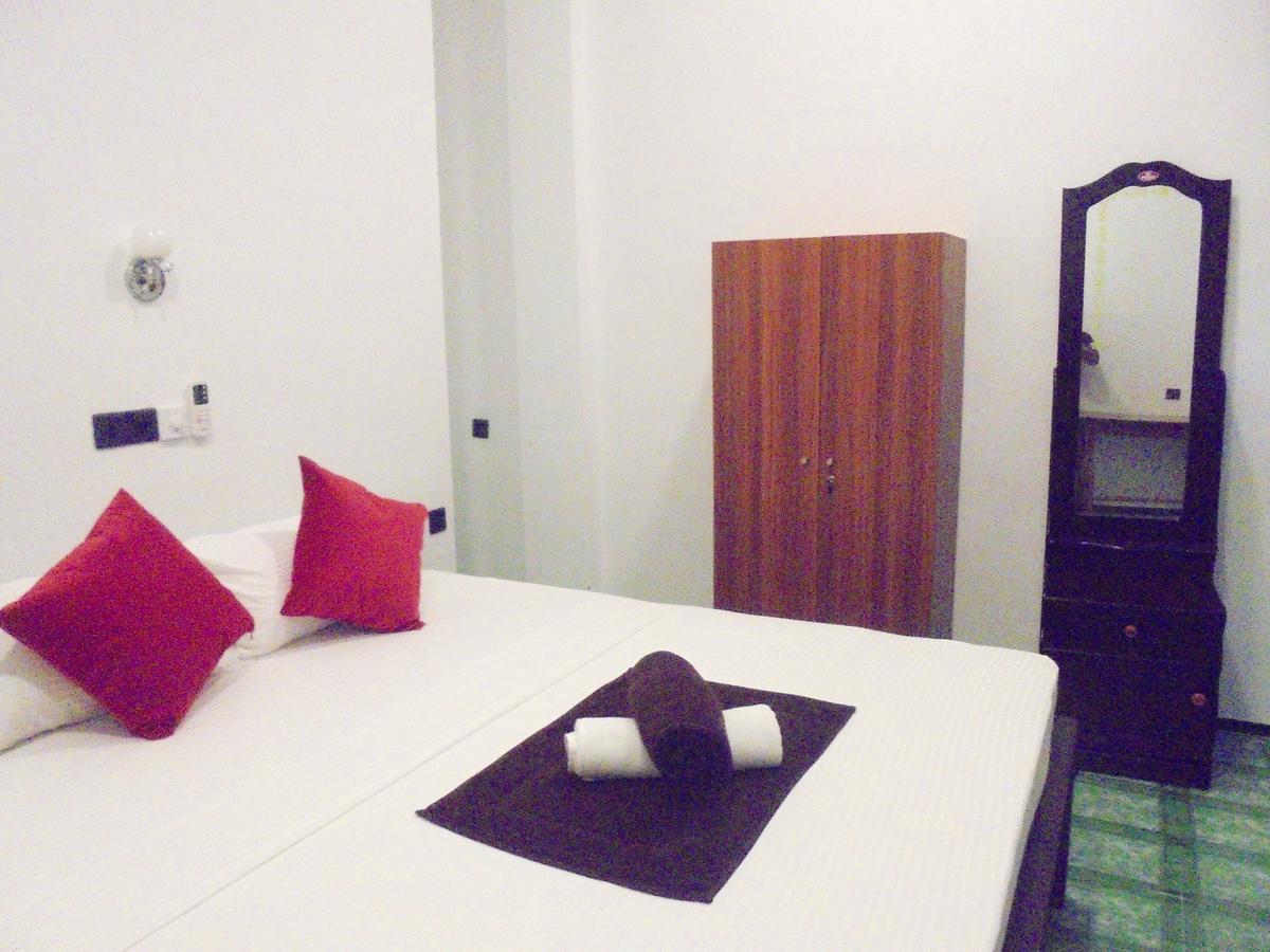 Surf Bay Resort Arugam Bay Buitenkant foto